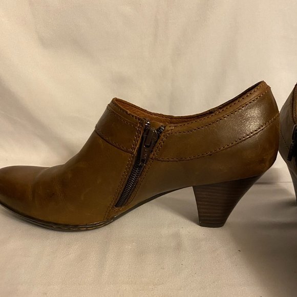 Born Calixta Womens Brown Leather Zip Booties Size 7.5/38.5 - Picture 3 of 13